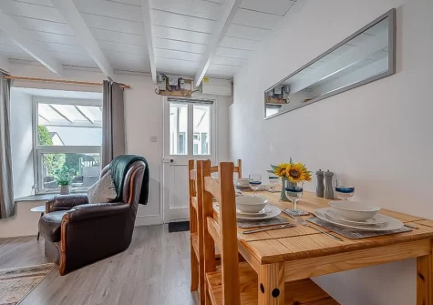 The living & dining area at Zona, Pensilva